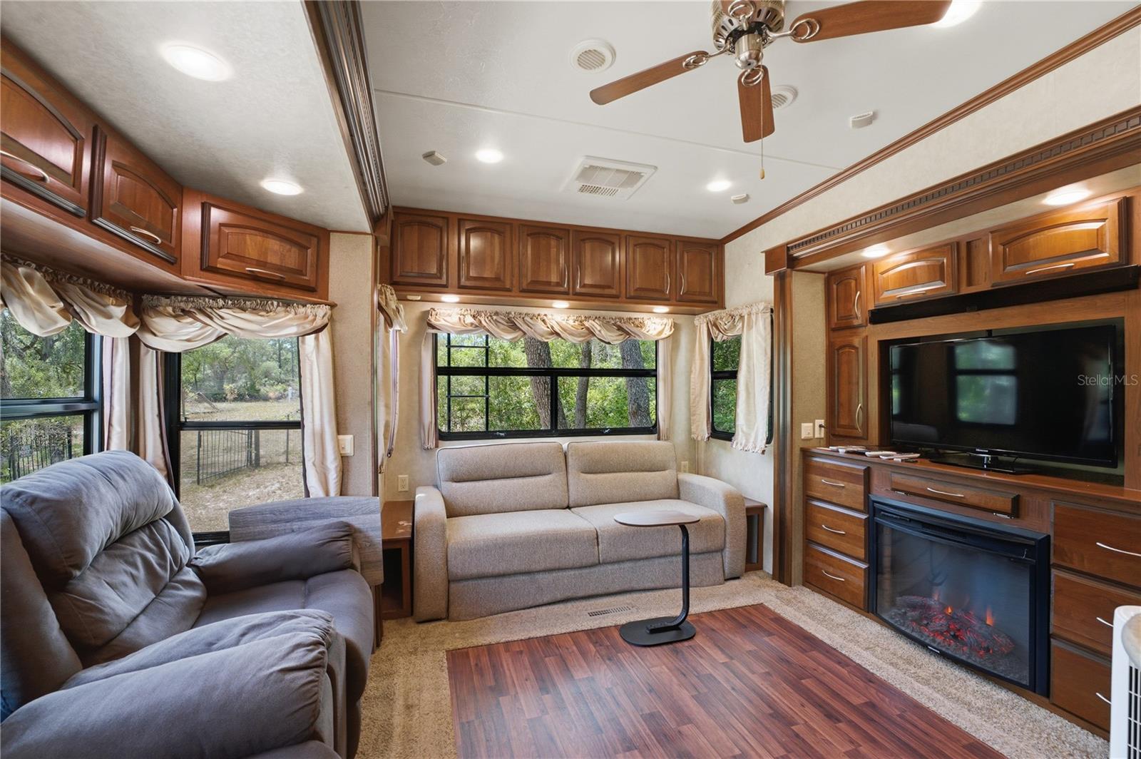 LAKE & HILLS COUNTRY ESTATES - Residential