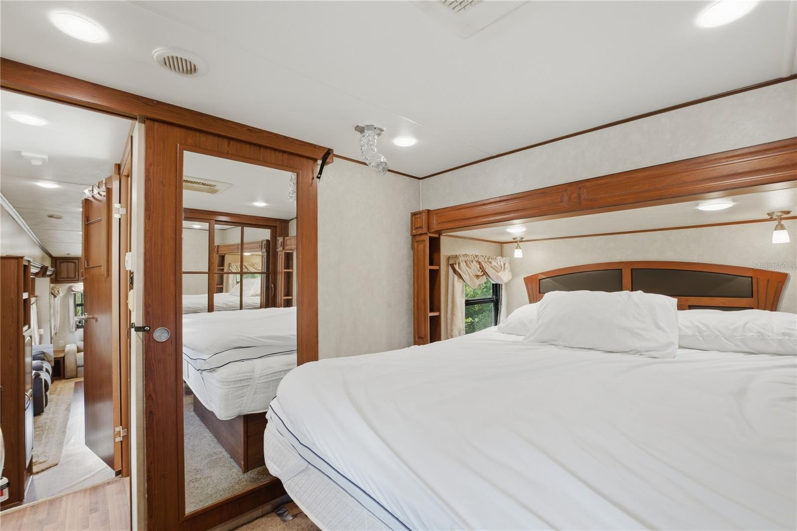 LAKE & HILLS COUNTRY ESTATES - Residential