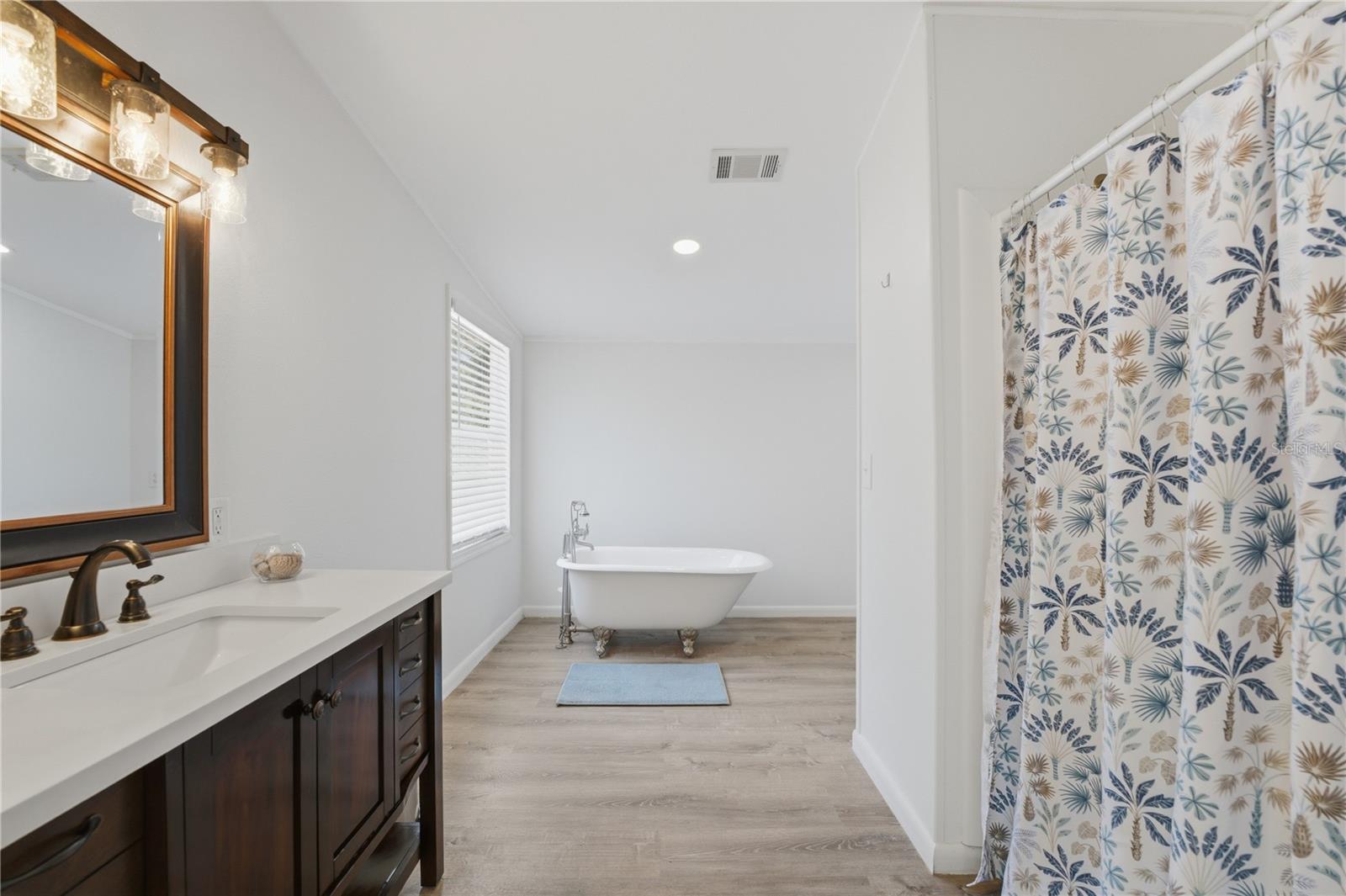 LAKE & HILLS COUNTRY ESTATES - Residential