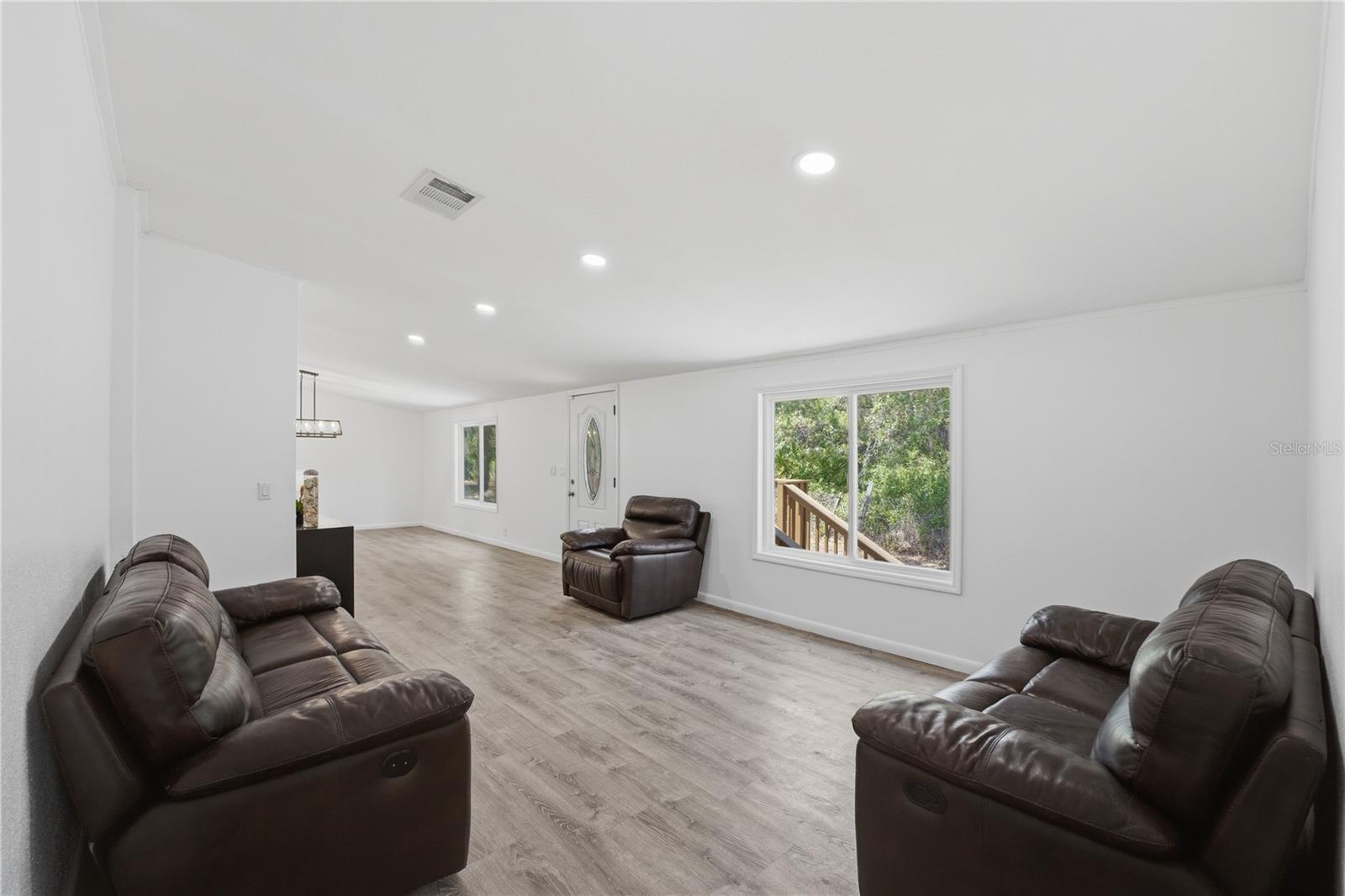 LAKE & HILLS COUNTRY ESTATES - Residential