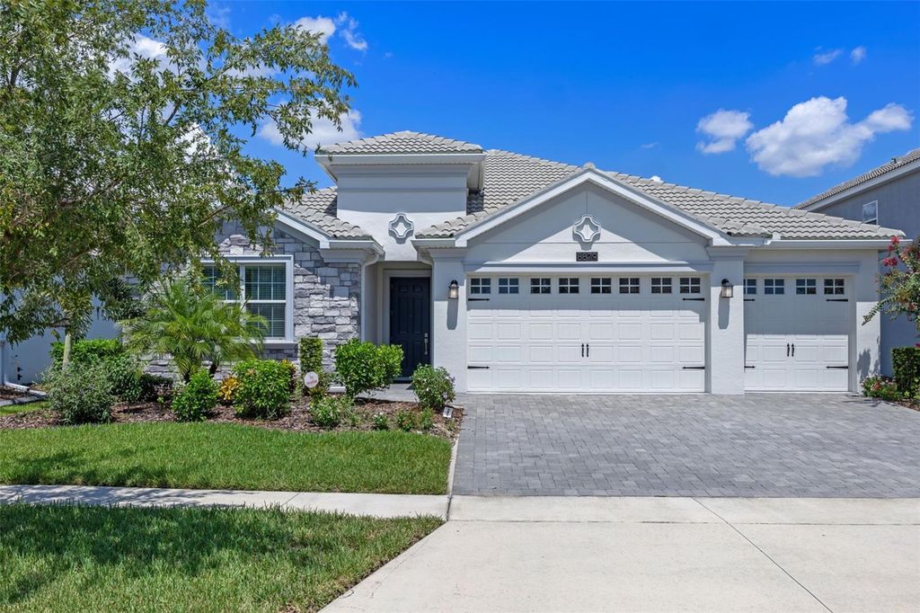 Photo of 8879 Backspin Lane, Davenport, FL 33896 (MLS # S5133213)