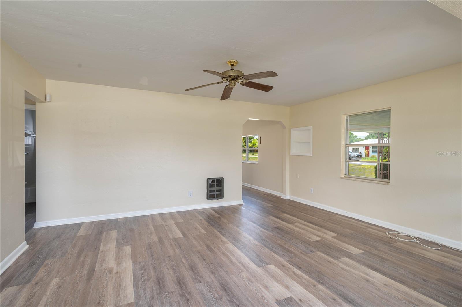 SUN RAY HOMES 01 - Residential