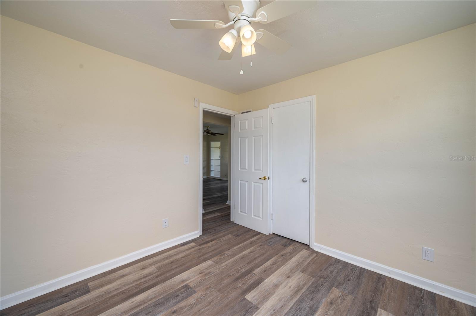 SUN RAY HOMES 01 - Residential