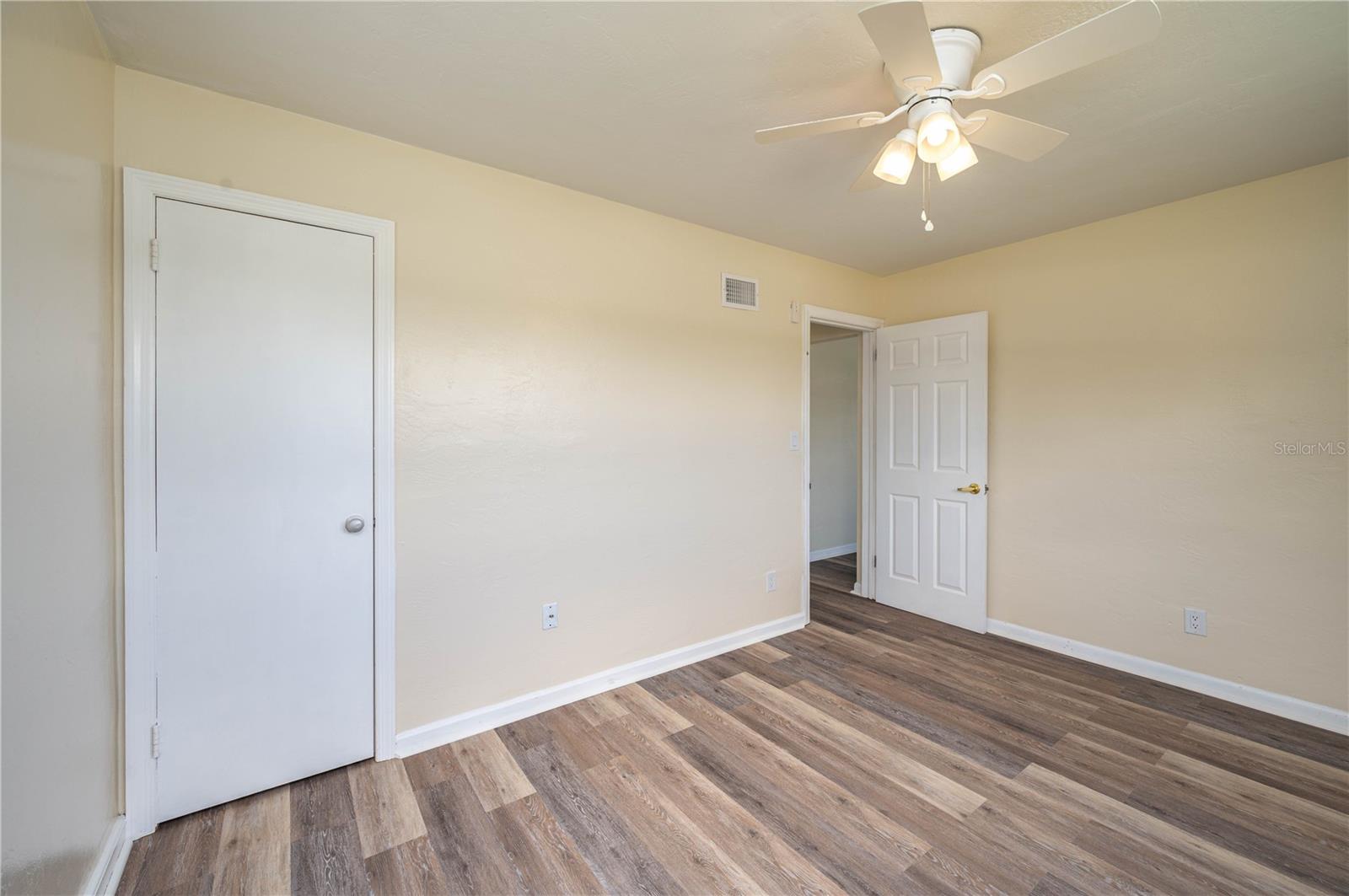 SUN RAY HOMES 01 - Residential