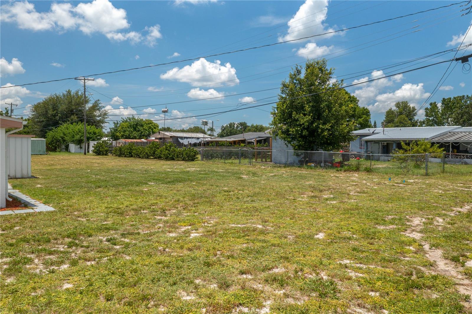 SUN RAY HOMES 01 - Residential