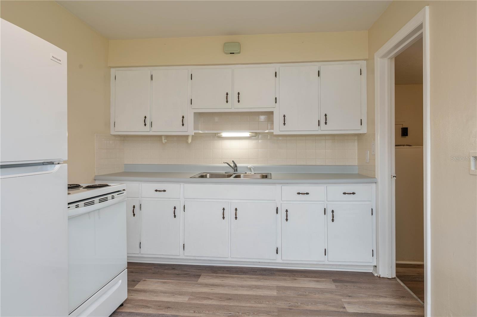 SUN RAY HOMES 01 - Residential