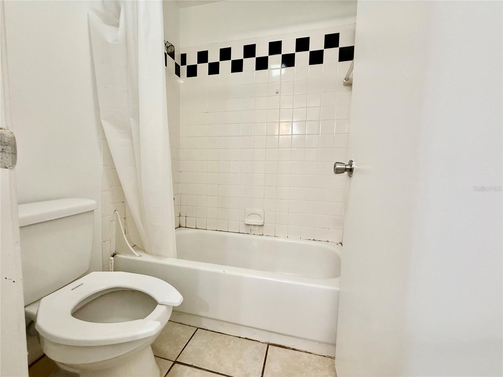 UNIVERSITY COMMONS - Residential