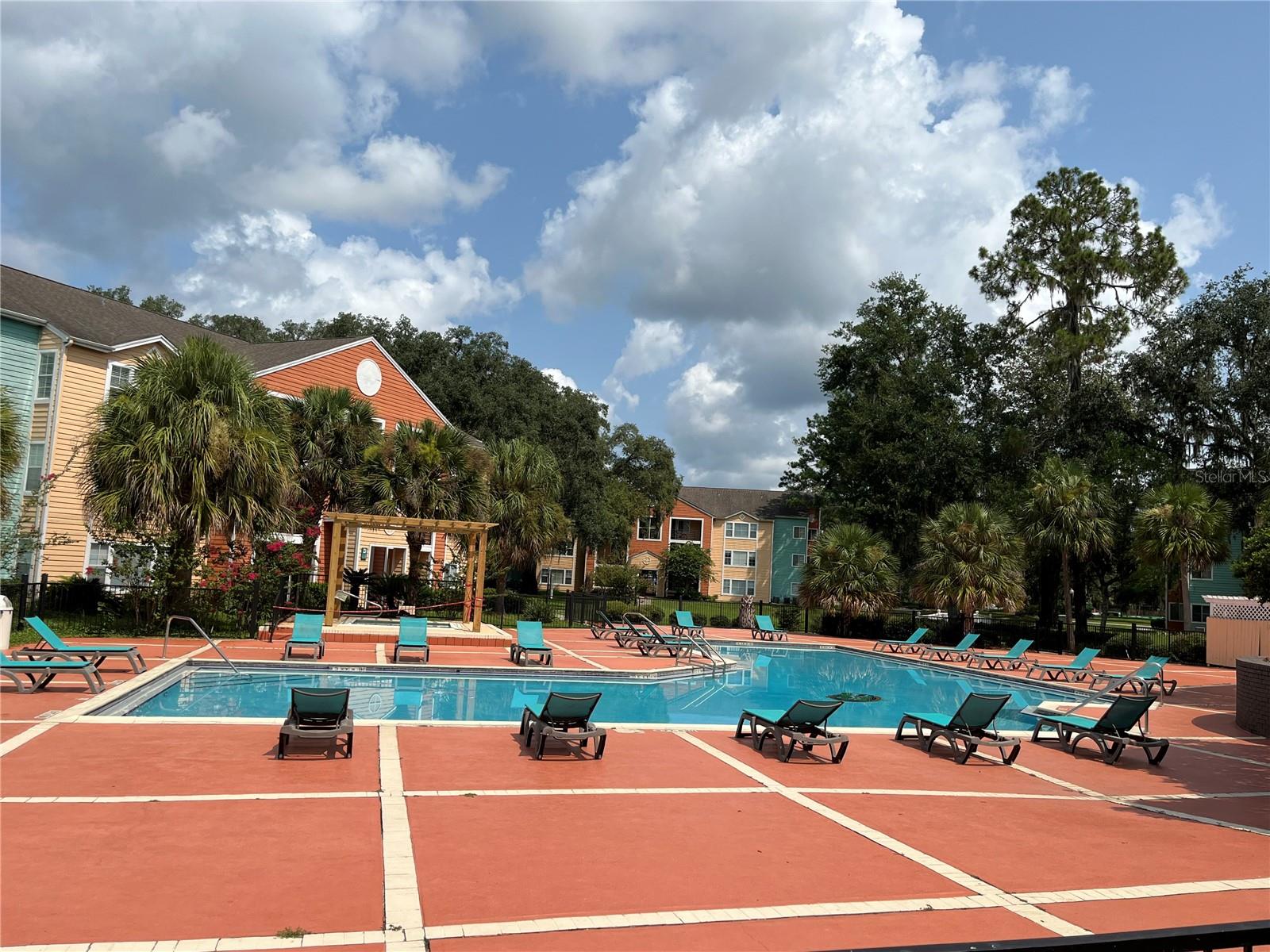 UNIVERSITY COMMONS - Residential