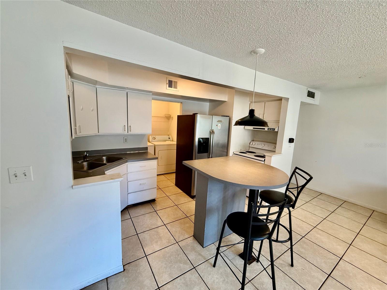 UNIVERSITY COMMONS - Residential