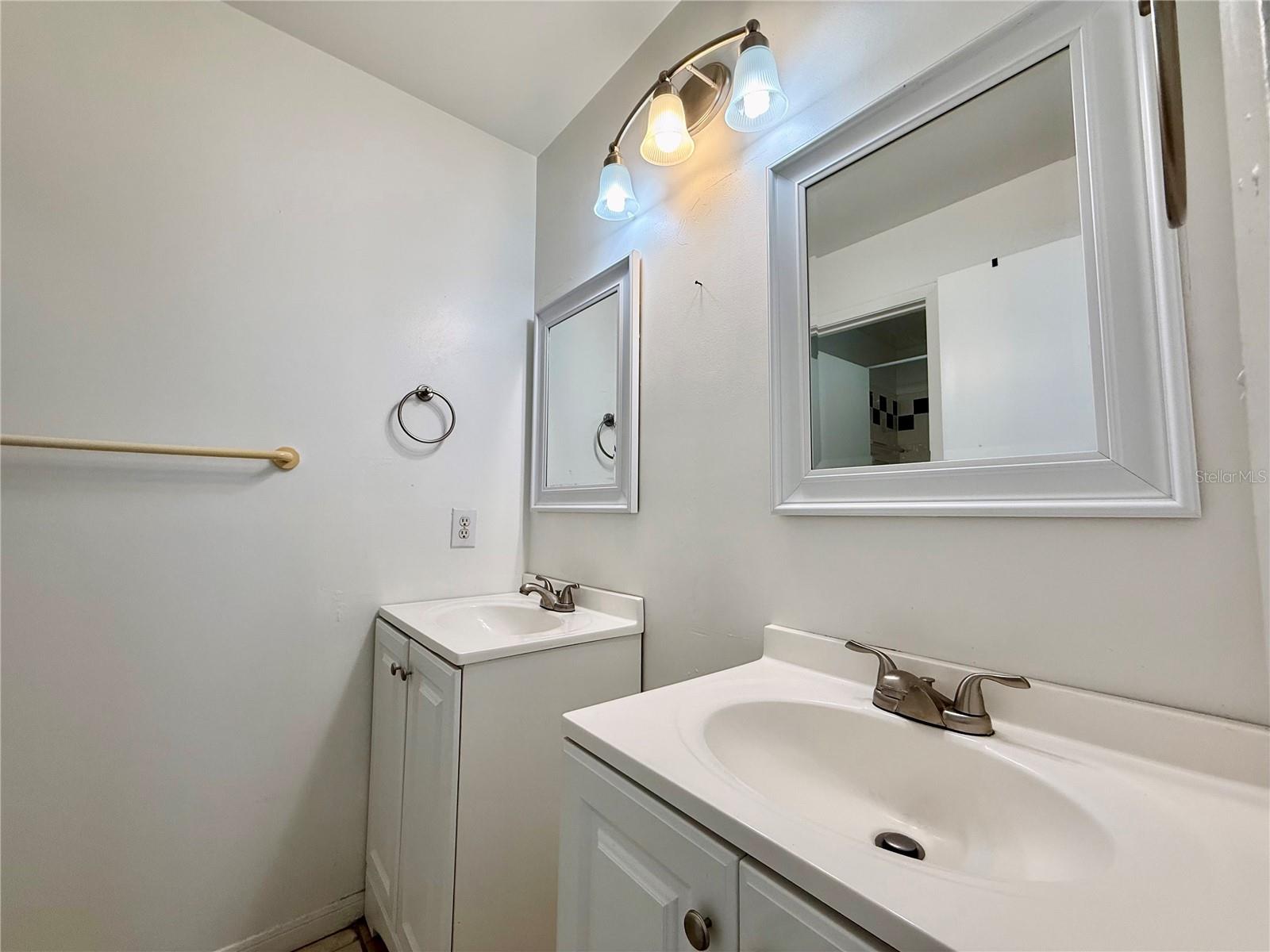 UNIVERSITY COMMONS - Residential