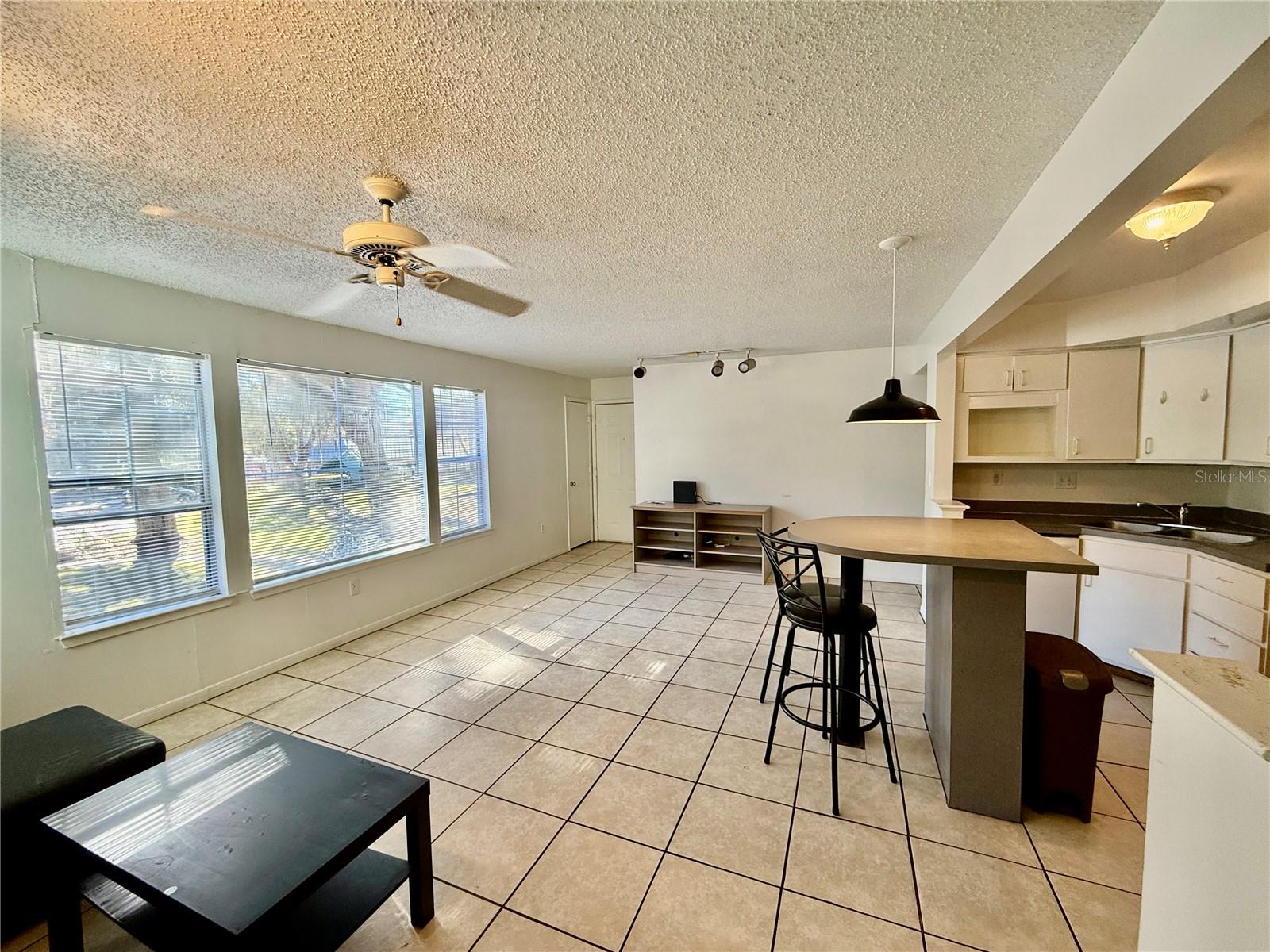 UNIVERSITY COMMONS - Residential