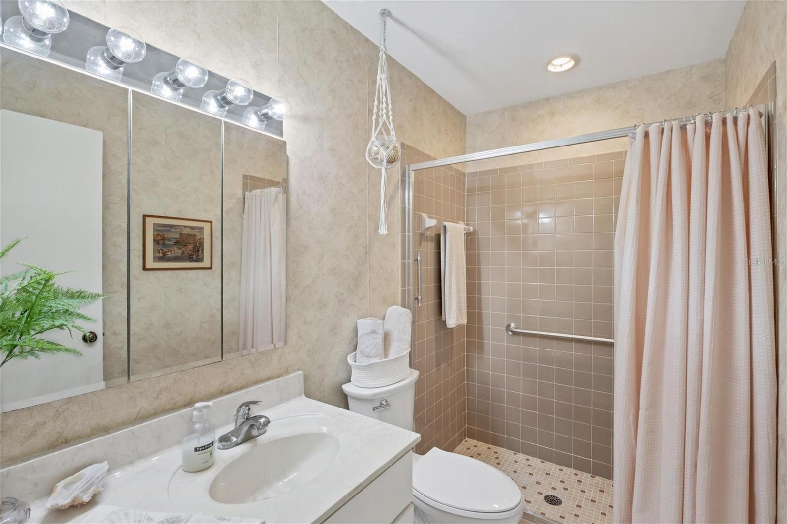 SCHOONER BAY - Residential