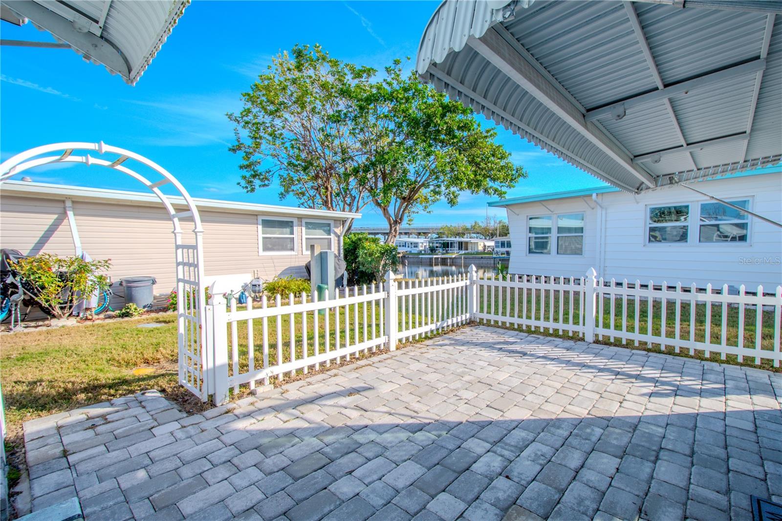 HOLIDAY SHORES MOBILE PARK UNREC - Residential