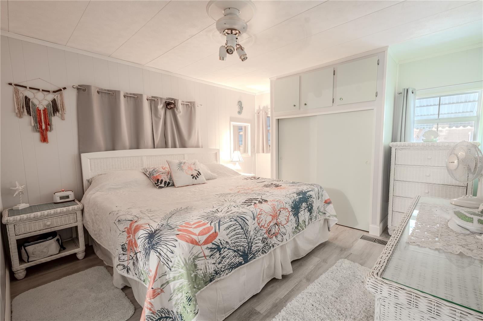 HOLIDAY SHORES MOBILE PARK UNREC - Residential