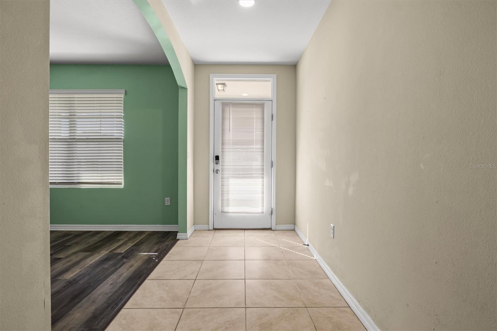 323 HARBOUR WAY