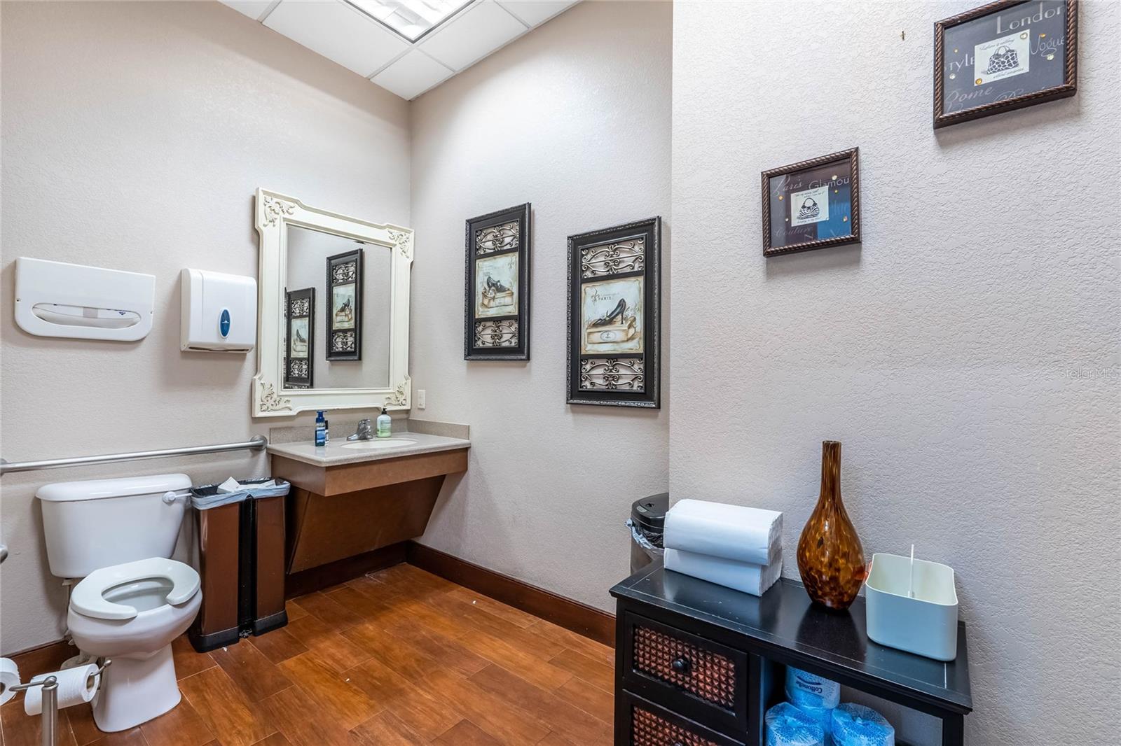 CLERMONT HANCOCK TOWNE CENTRE - Commercial Sale