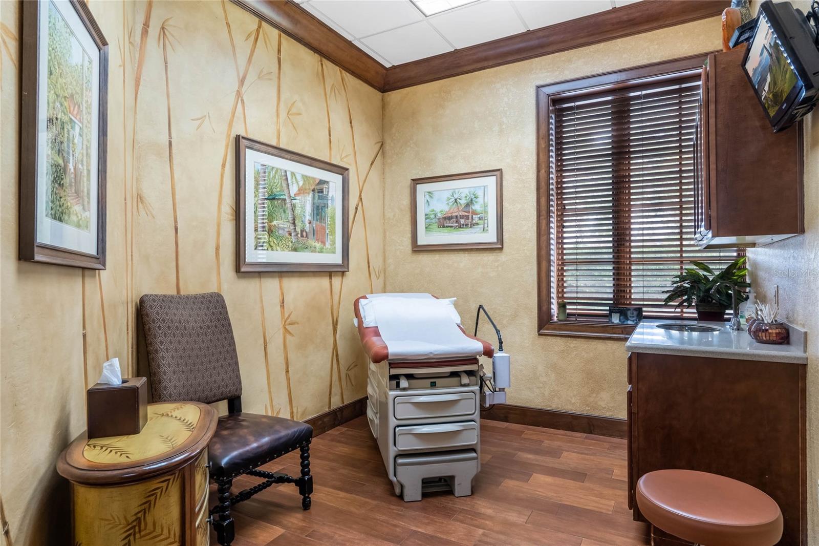 CLERMONT HANCOCK TOWNE CENTRE - Commercial Sale