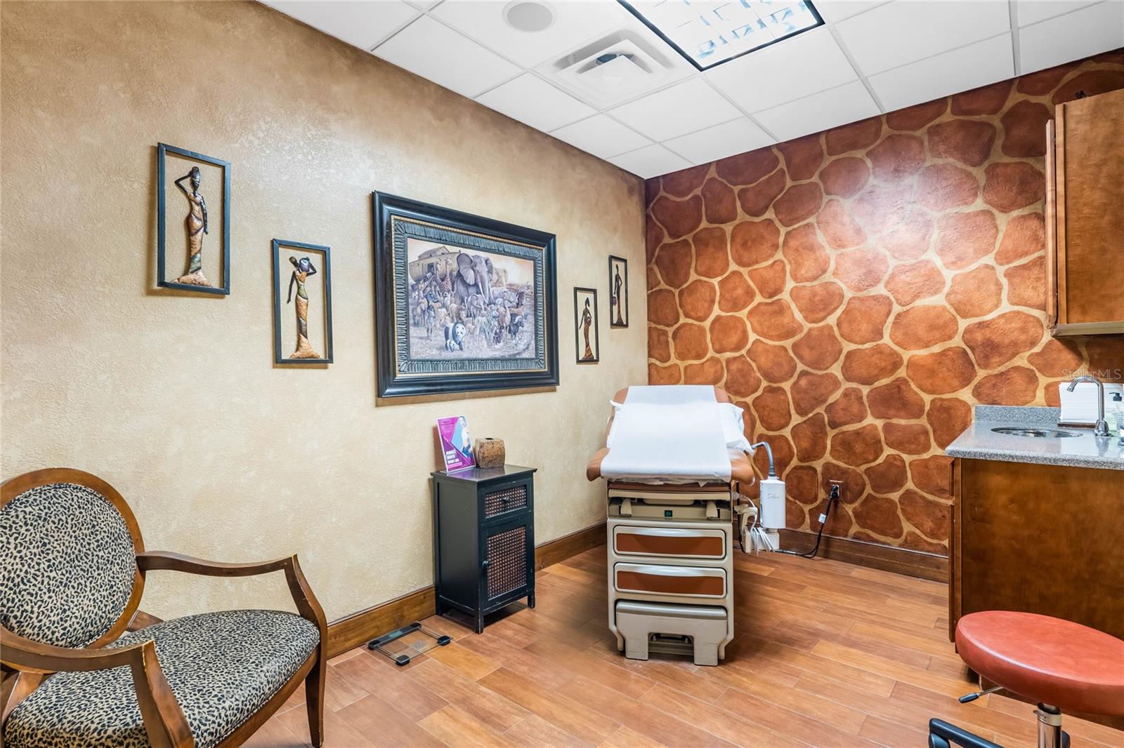 CLERMONT HANCOCK TOWNE CENTRE - Commercial Sale