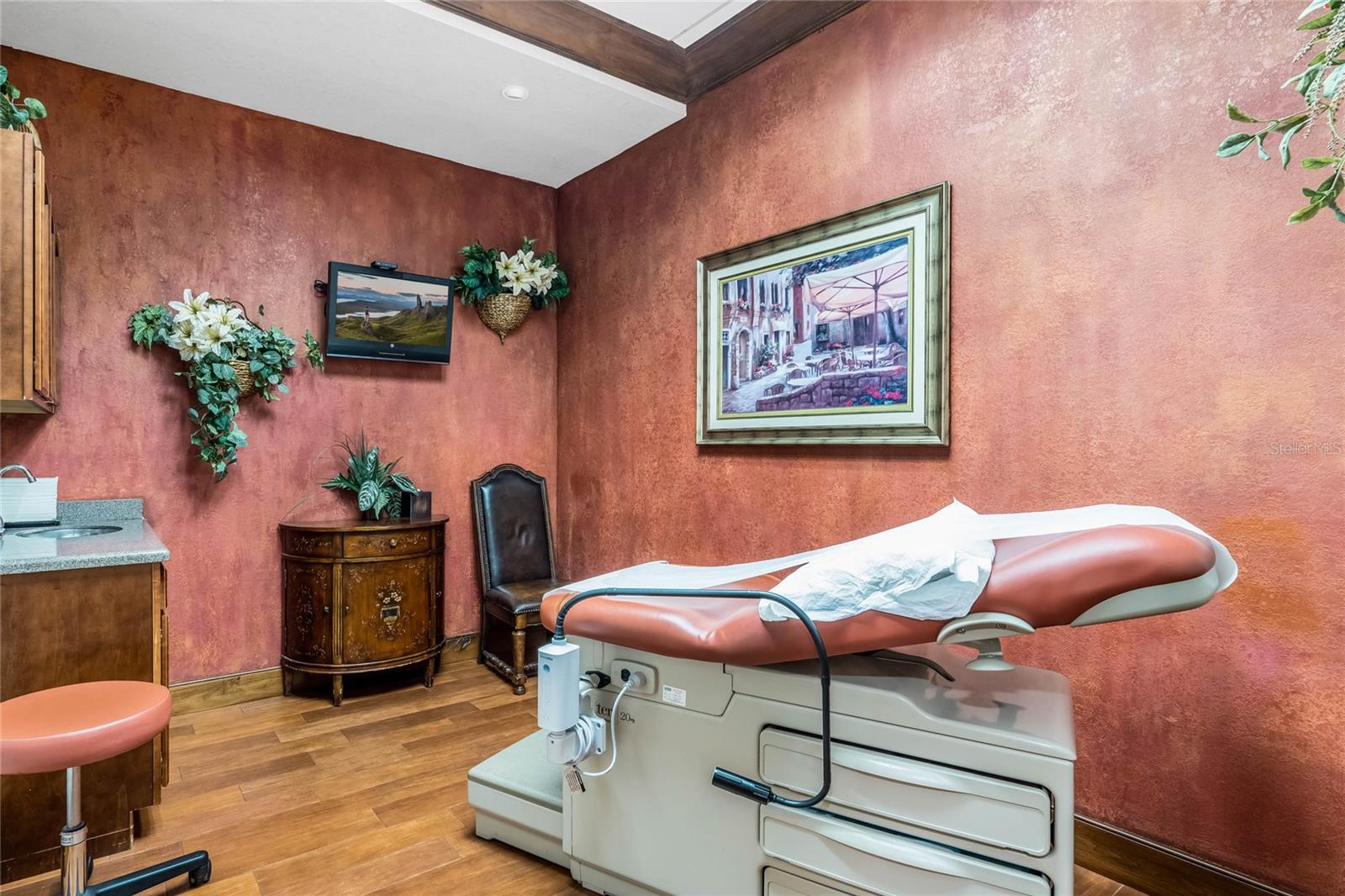 CLERMONT HANCOCK TOWNE CENTRE - Commercial Sale