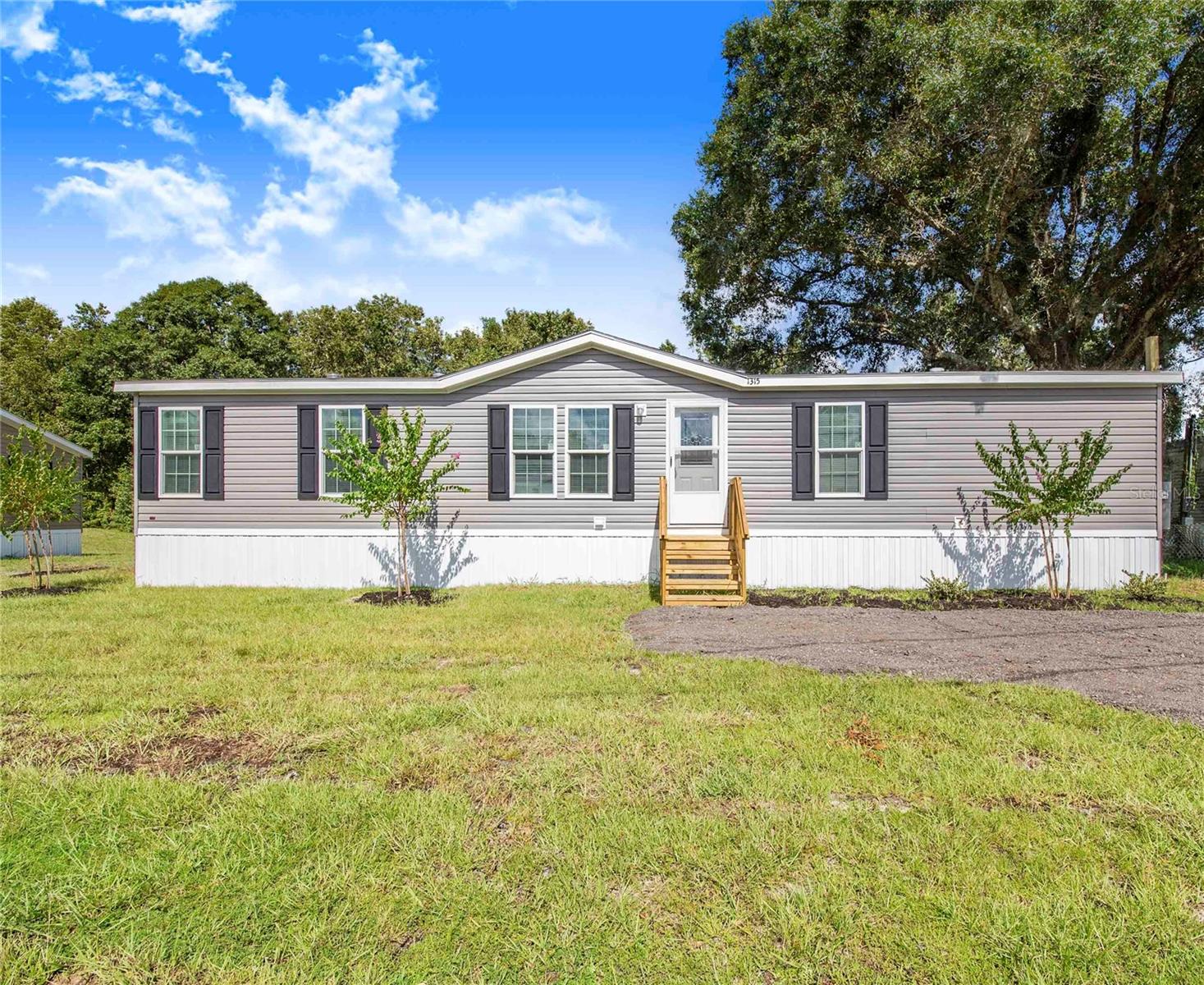 View LAKELAND, FL 33811 mobile home