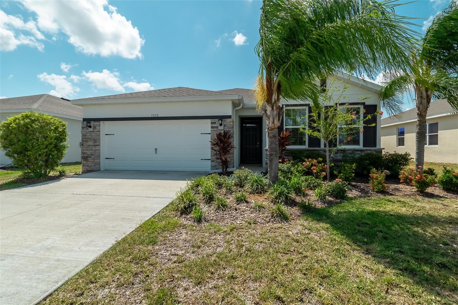 Beautiful 4 Bedroom In Palisades At Lakewood Ranch!
NEIGHBORHOOD:
Welcome to The Palisades at Lakewood Ranch! Enjoy the resort-style Olympic-Sized swimming pool complete with open-air kitchen pavilion and fitness center. Superb Lakewood Ranch Location, close to so many amenities and within a top-rated school district - UTC Mall, Restaurants, Shopping, Lakewood Ranch YMCA, Little League Fields and Premier Sports Complex, I75, Downtown SRQ, & Main Street Lakewood Ranch with all its happenings!
LIVING AREA:
Over 2000 sq. ft. of living, with modern accents and tile flooring throughout. Extra high ceilings with ample natural light make this the room you will love to entertain in. This wonderful room leads out to a nice, oversized outdoor covered and screened-in Lanai area that overlooks a lake with fountain. The perfect place to relax and unwind after a long day.
KITCHEN:
Open-concept kitchen features top-of-the-line stainless steel appliances, abundant stone countertops and cabinets, large windows providing brightness, breakfast bar, and is open to eating areas. Enjoy the large eat-in dining area. Lots of room in the walk-in pantry to complete this dream kitchen!
BEDROOMS/BATHS:
Four spacious bedrooms with ceiling fans and nice, plush carpeting. Primary bedroom features en-suite with dual sinks, elegant walk-in shower and spacious walk-in closets. Guest bedrooms provide a nice split plan for maximum privacy among all. Two full bathrooms, conveniently located, featuring high end fixtures with tub/shower combinations. Plenty of windows allowing for natural light.
EXTERIOR/PARKING:
Two car garage with plenty of extra storage & two additional spots available for driveway parking.
Available for minimum one year lease with option to renew.
HOA Application Fee: $100 for first two applicants,$100 per applicant after.
Included in the Rent: Landscaping
Washer/Dryer included: Yes - Separate laundry room off guest bedroom
PETS: Yes - $35 Pet Rent per Month and additional $250 Security Deposit per pet. Dogs / cats no more than 45 lbs
OTHER:
All PMI Sarasota tenants are enrolled in the Resident Benefits Package (RBP) which includes HVAC air filter delivery (for applicable properties), utility concierge service making utility connection a breeze during your move-in, our best-in-class resident rewards program, credit reporting, resident liability insurance (optional), and much more! More details upon application.
SCHOOLS: Elementary School: B.D. Gullett
Middle School: R. Dan Nolan
High School: Lakewood Ranch