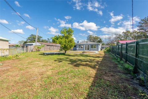 A home in LAKELAND