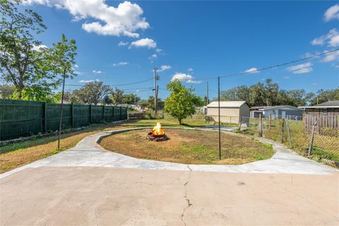 A home in LAKELAND