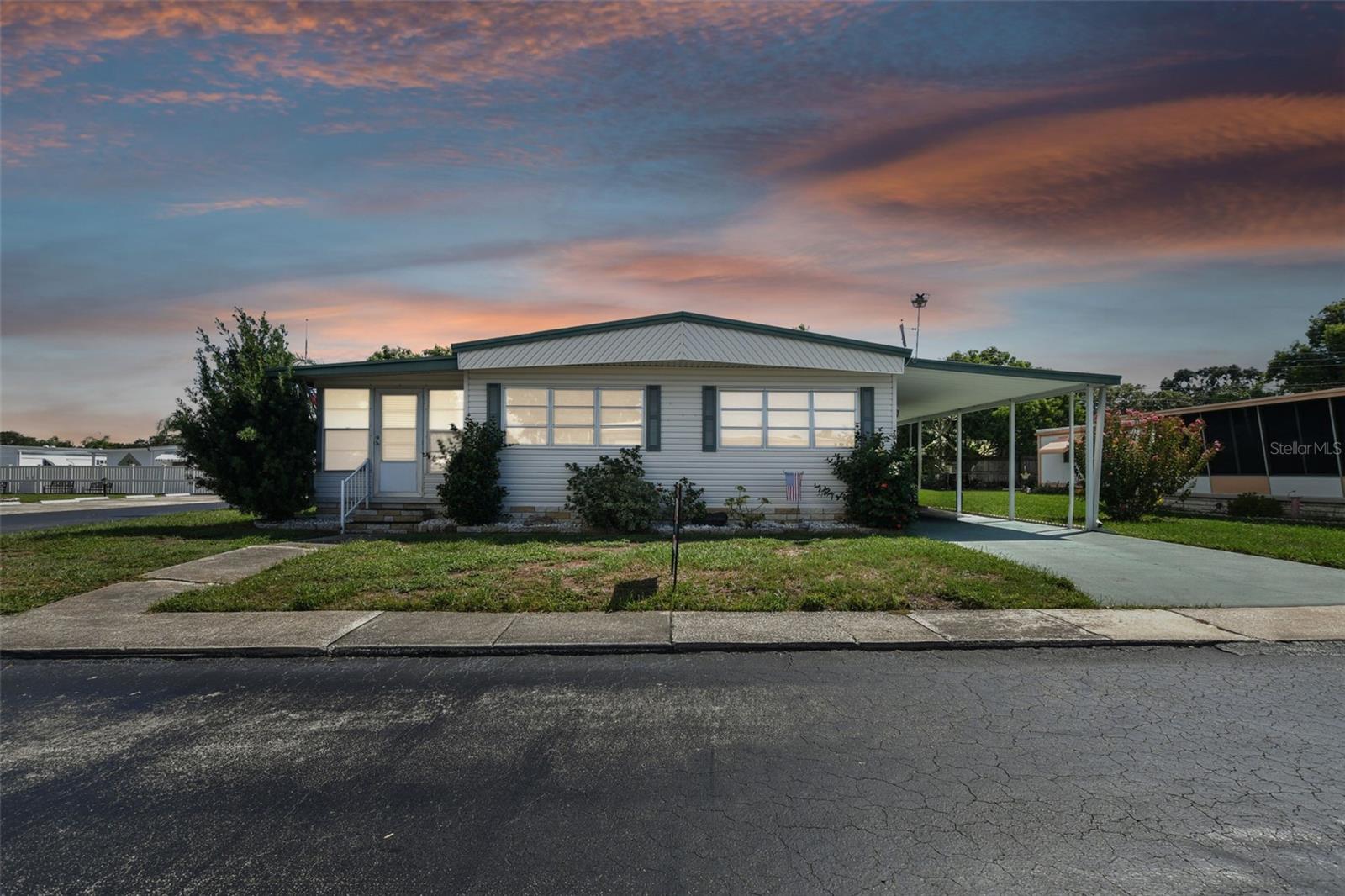 POINTE WEST RESIDENT OWNED COMMUNITY INC - Residential Lease