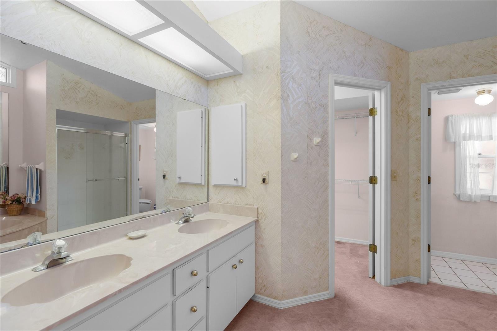 COLONIAL OAKS - Residential