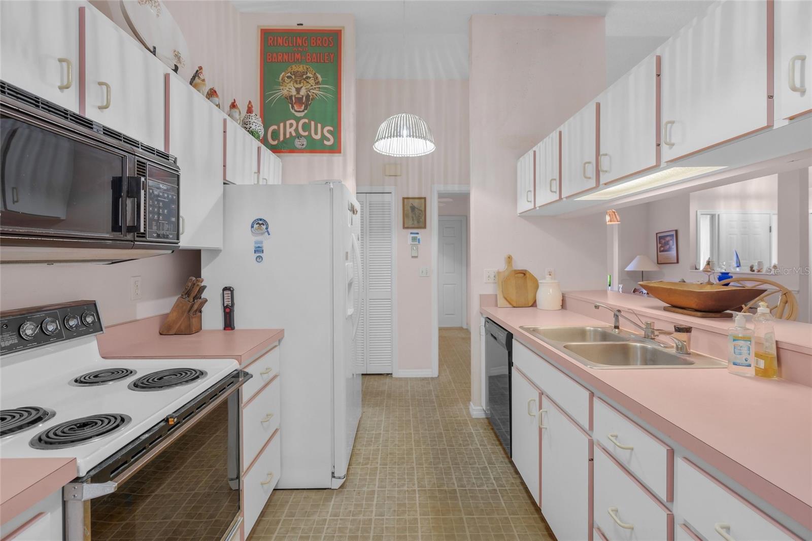 COLONIAL OAKS - Residential