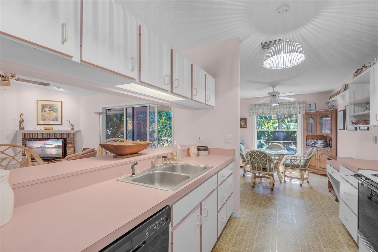 COLONIAL OAKS - Residential