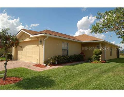 A home in LAKE WALES