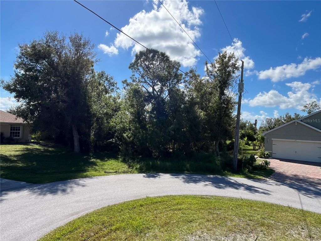 Photo of 304 Oyahue Street, Punta Gorda, FL 33983 (MLS # C7500284)