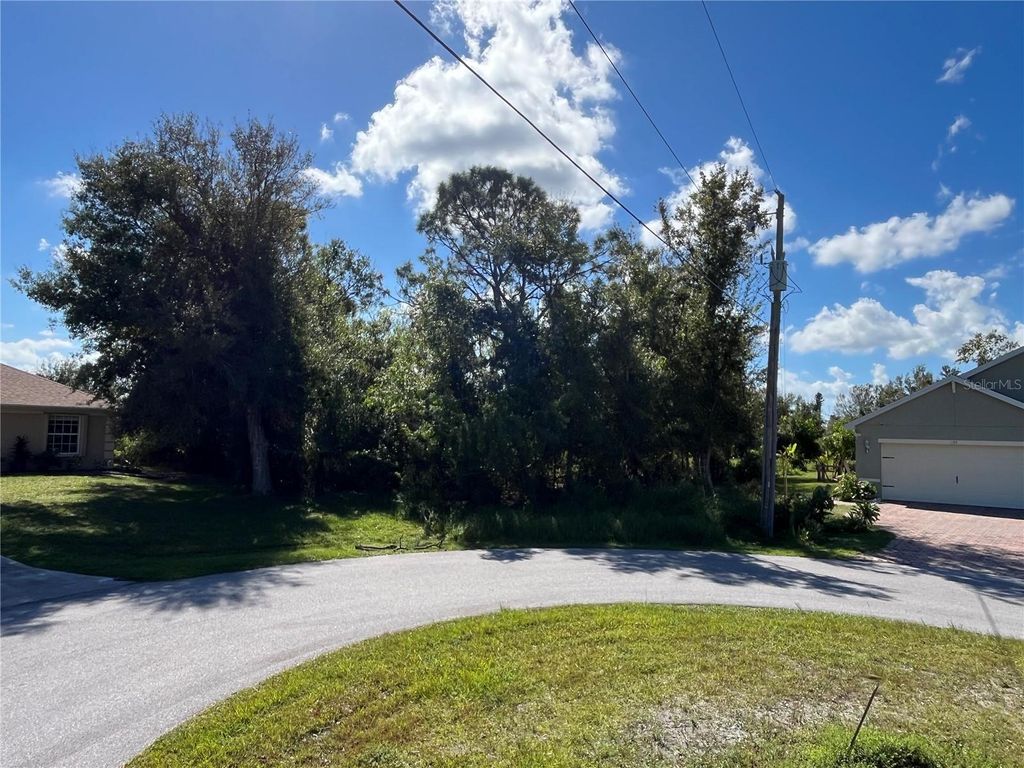 Photo of 304 Oyahue Street, Punta Gorda, FL 33983 (MLS # C7500284)