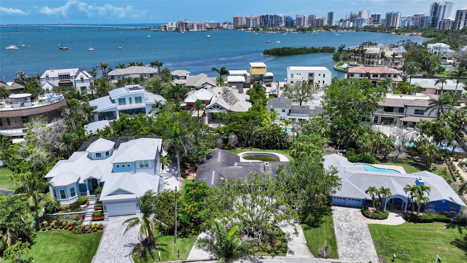 1387 HARBOR DRIVE