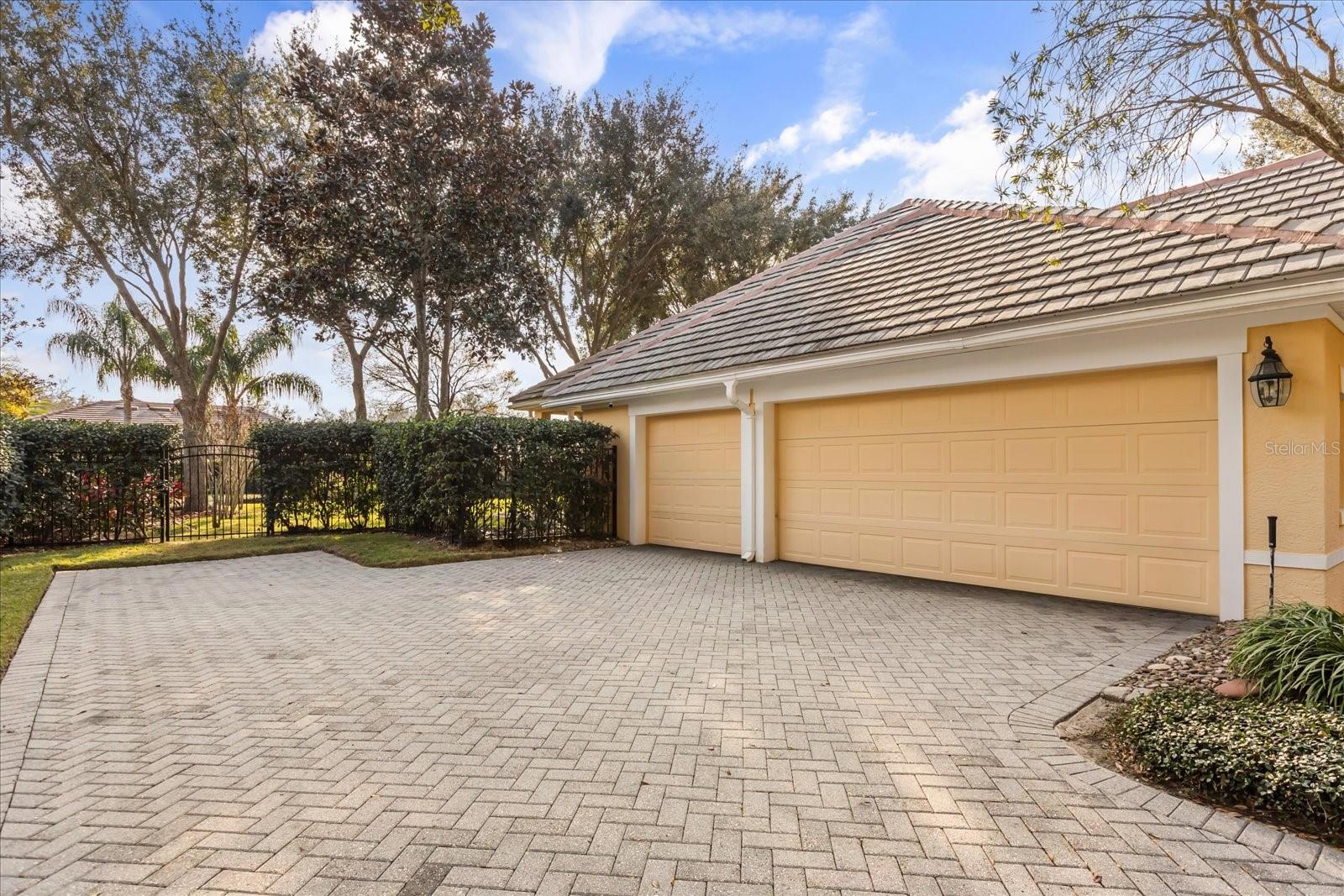 HEATHROW COUNTRY ESTATE - Residential