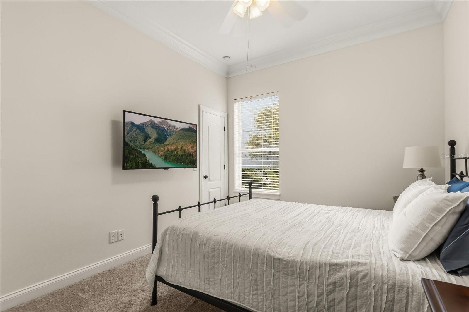 HEATHROW COUNTRY ESTATE - Residential