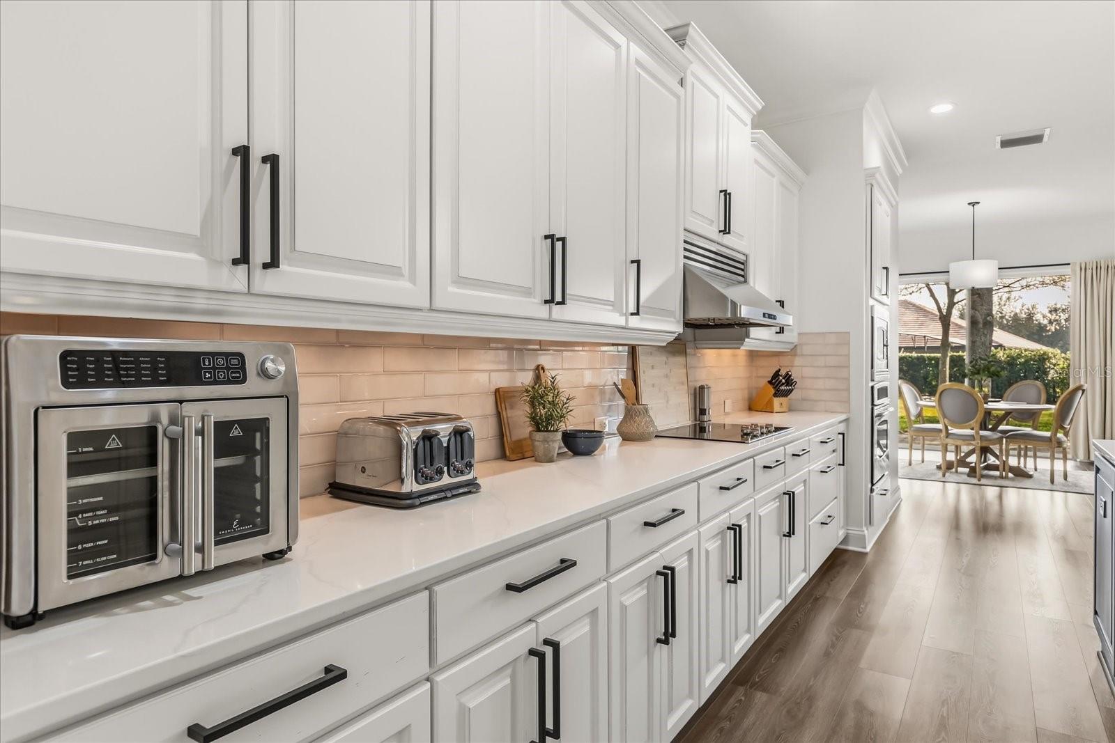 HEATHROW COUNTRY ESTATE - Residential