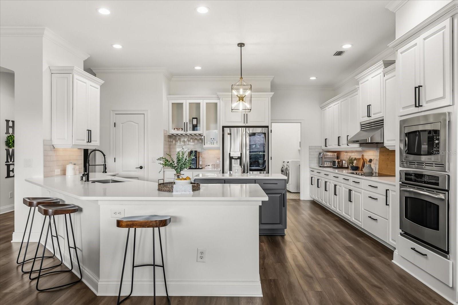 HEATHROW COUNTRY ESTATE - Residential