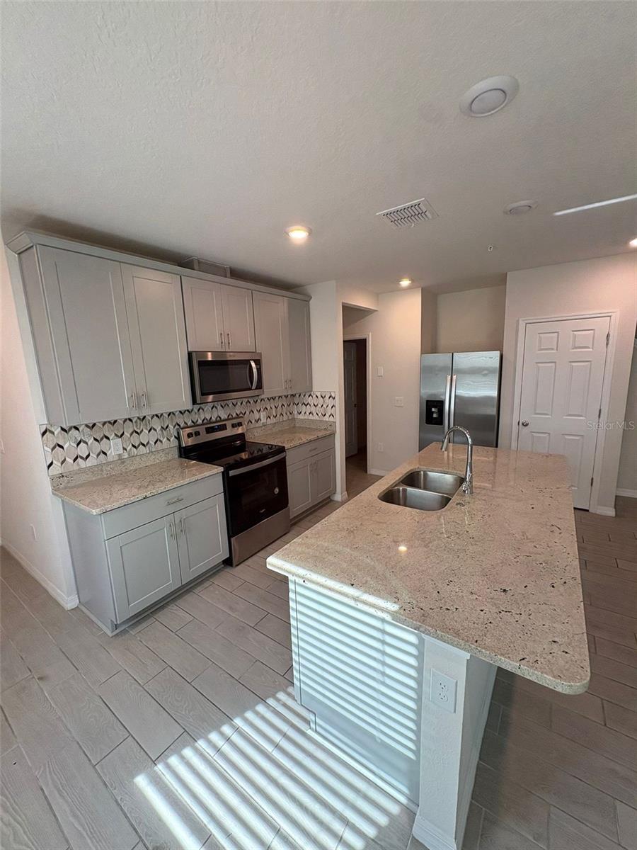 PRAIRIE MEADOWS - Residential Lease