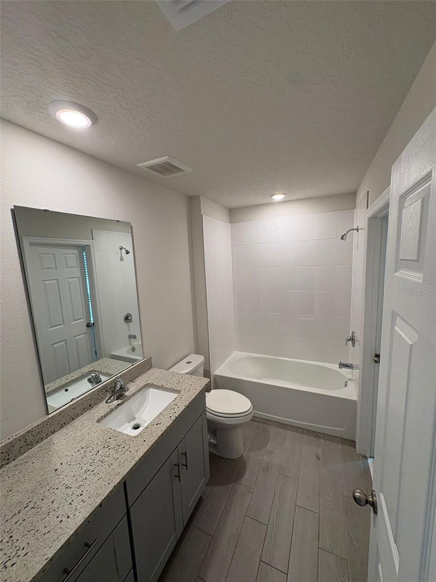 PRAIRIE MEADOWS - Residential Lease