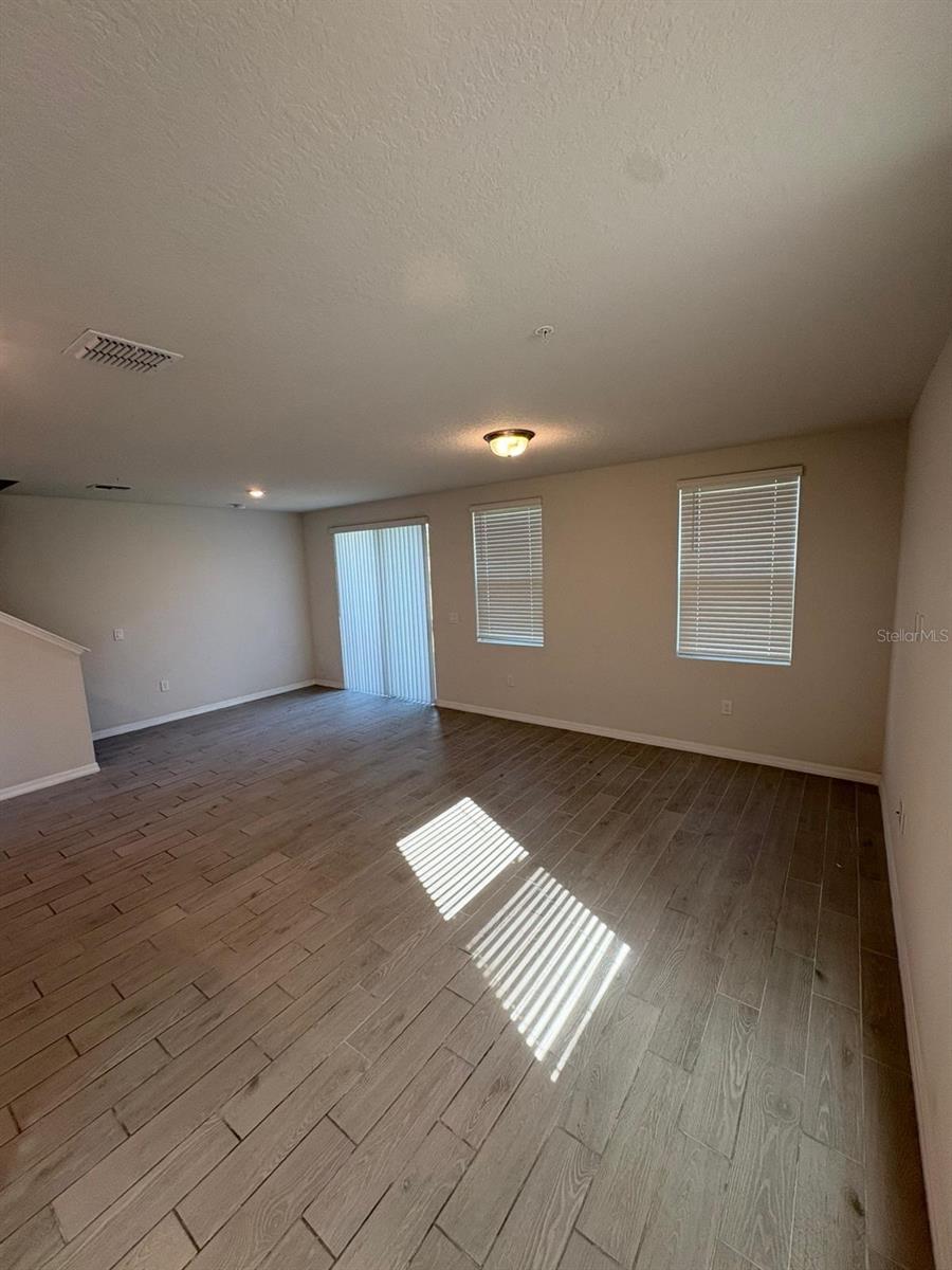 PRAIRIE MEADOWS - Residential Lease