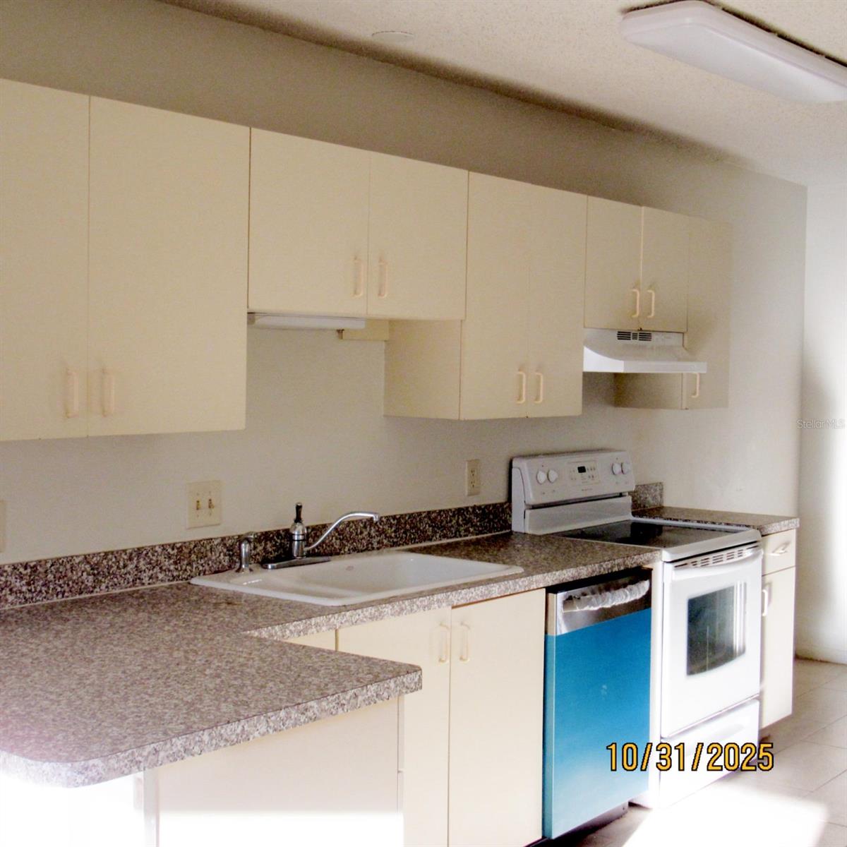 ISLAND HOUSE CONDO PH III BLDG X - Residential Lease