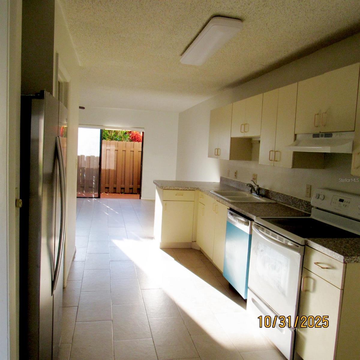 ISLAND HOUSE CONDO PH III BLDG X - Residential Lease