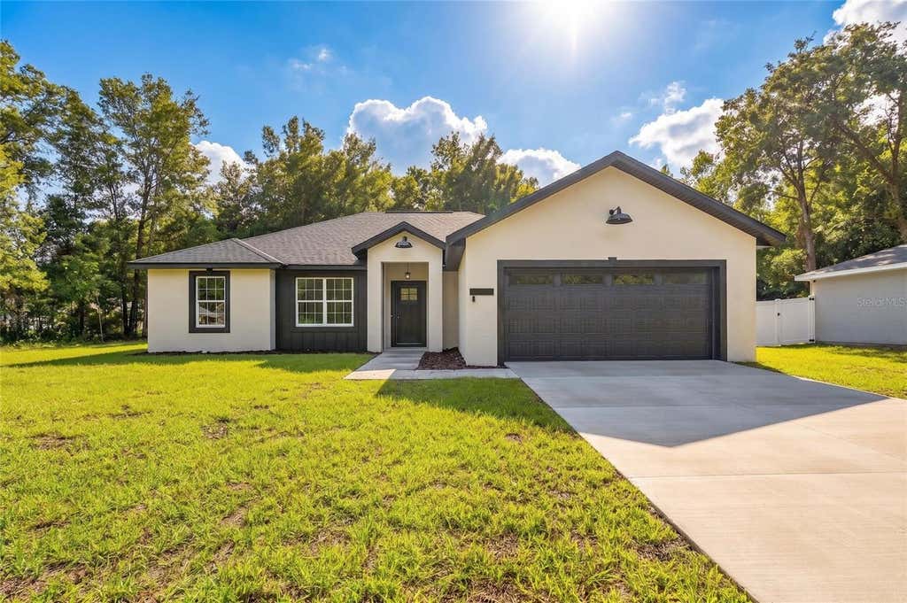 Photo of 1 Walnut Drive, Ocala, FL 34480 (MLS # OM730225)