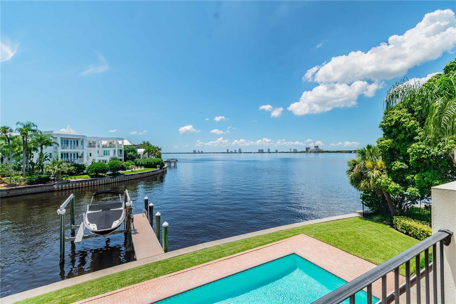 DAVIS ISLANDS - Residential