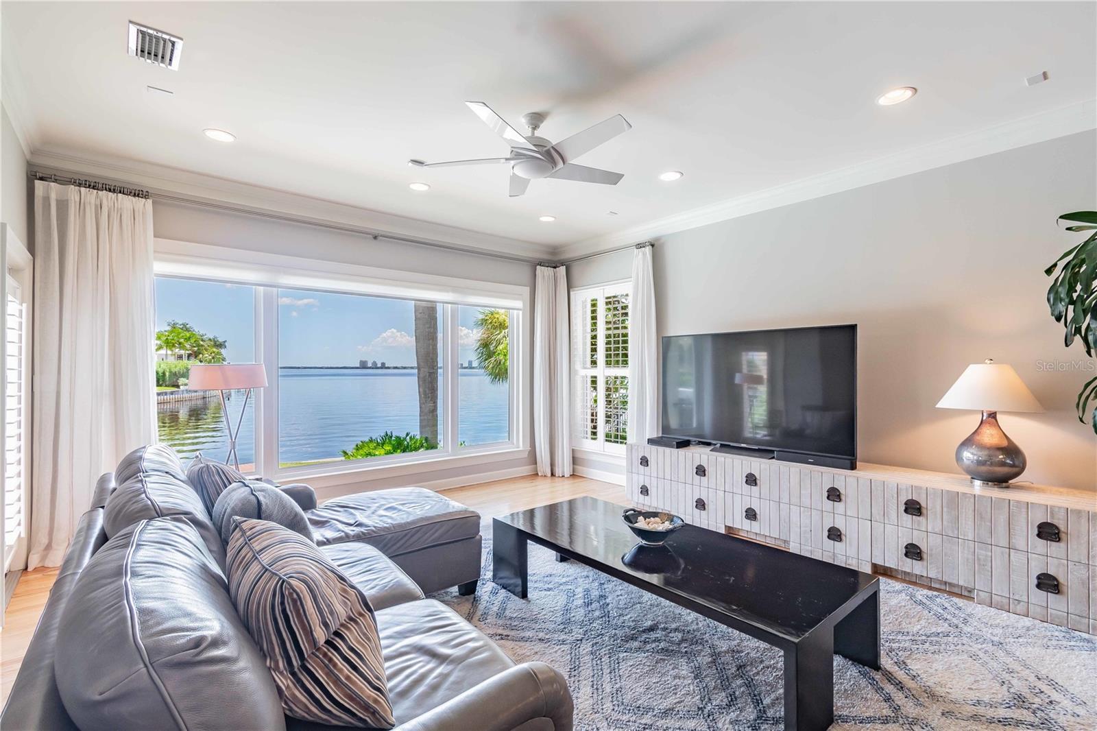 DAVIS ISLANDS - Residential