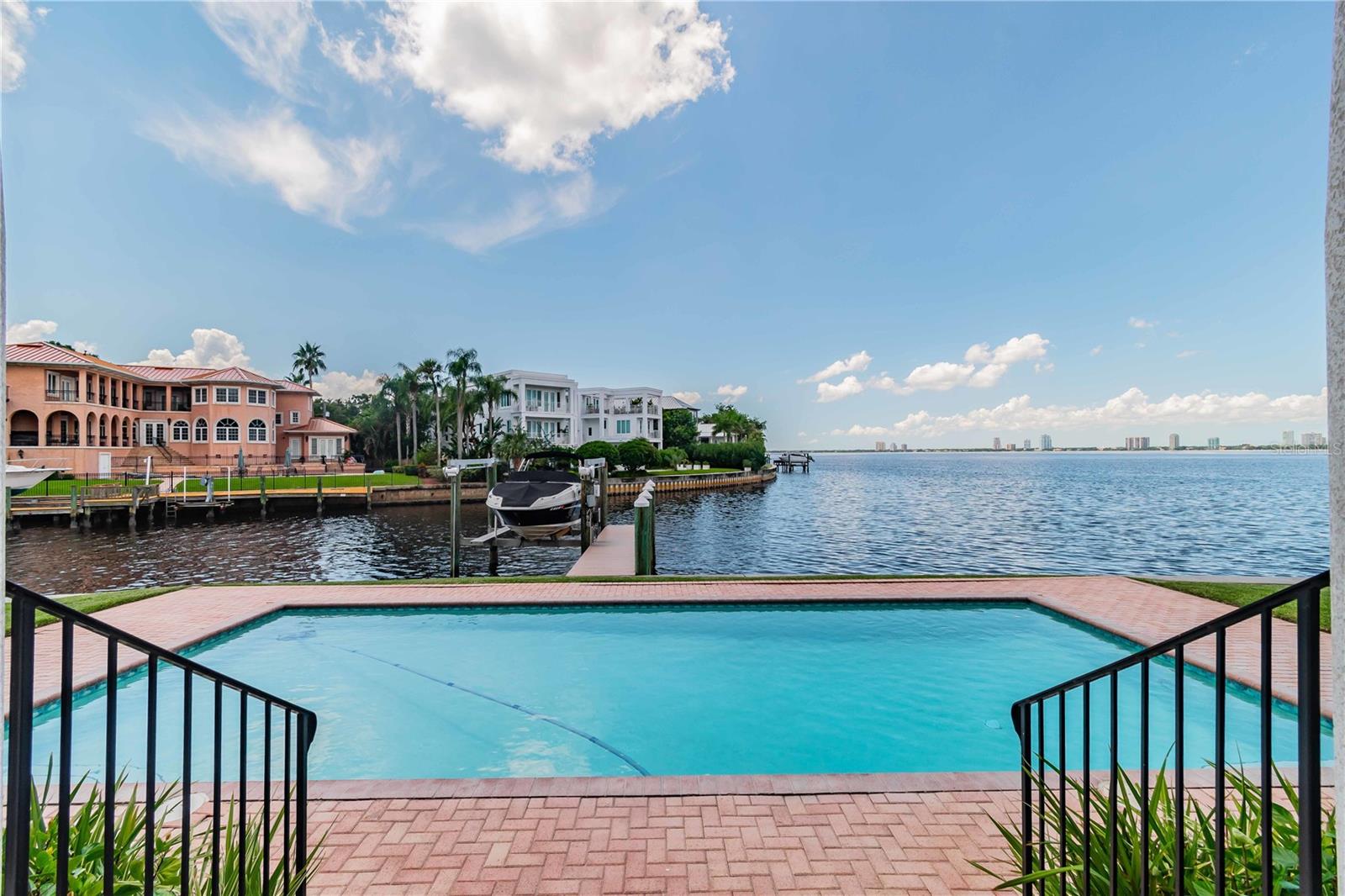 DAVIS ISLANDS - Residential