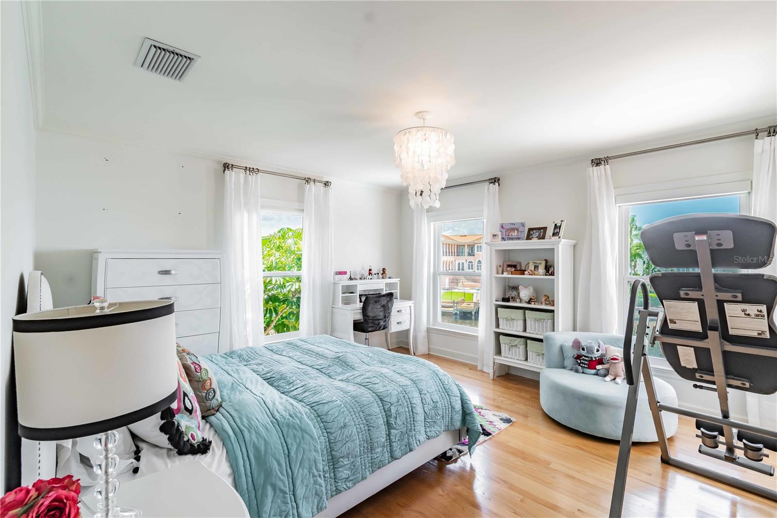 DAVIS ISLANDS - Residential