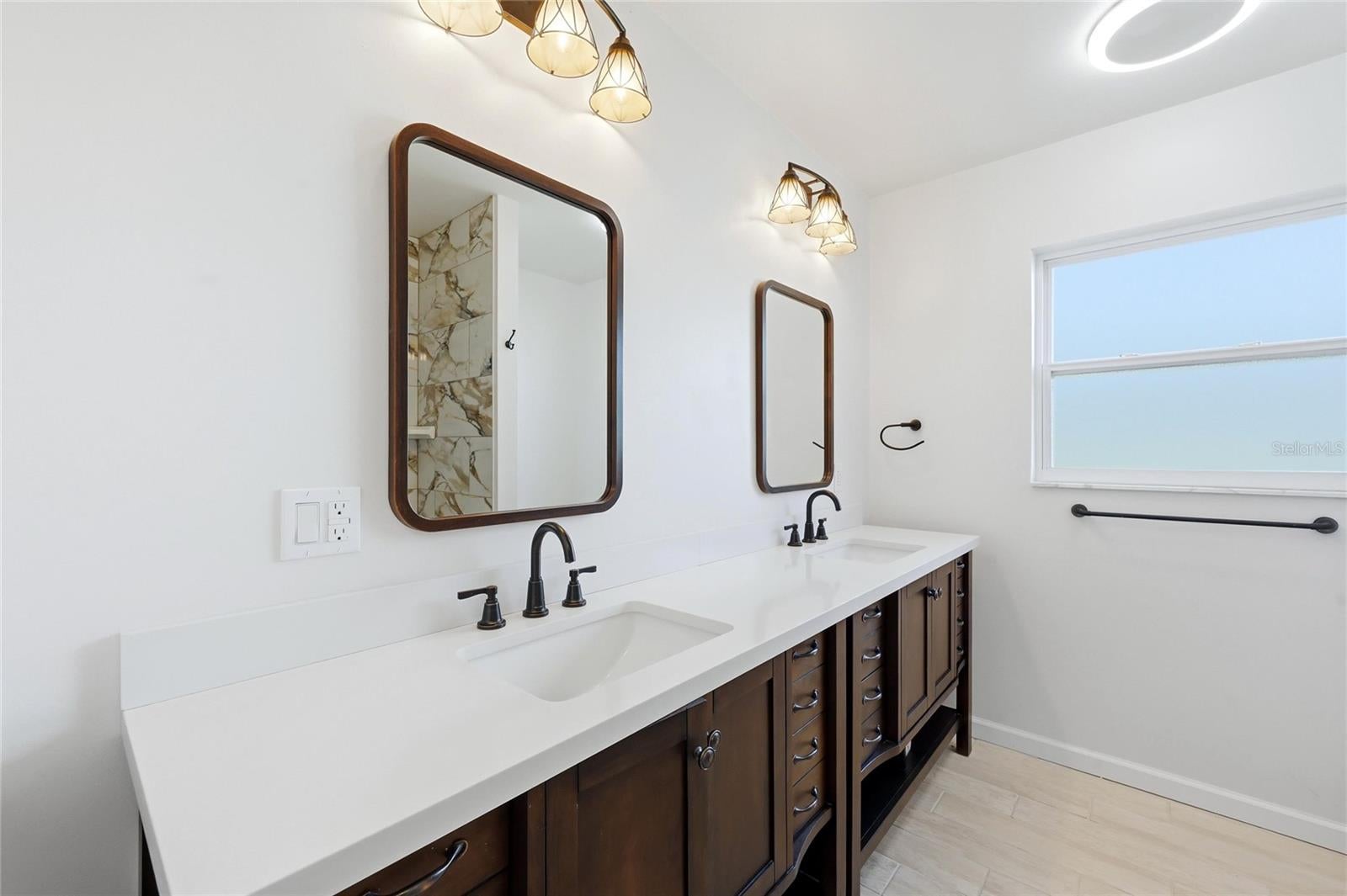 GROVE CITY SHORES - Residential